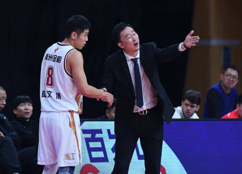 英语老师挽起裙子坐在我腿上